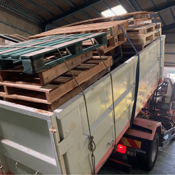 アールイーアップ　REUPは産業廃棄物の木製パレット（木パレット）をリサイクルします。