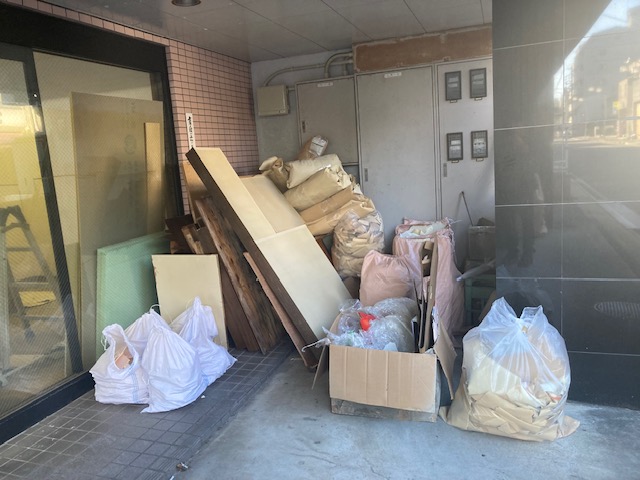 アールイーアップ　REUPは片付け（運び出し含む）・小規模な解体（屋内）を行います。