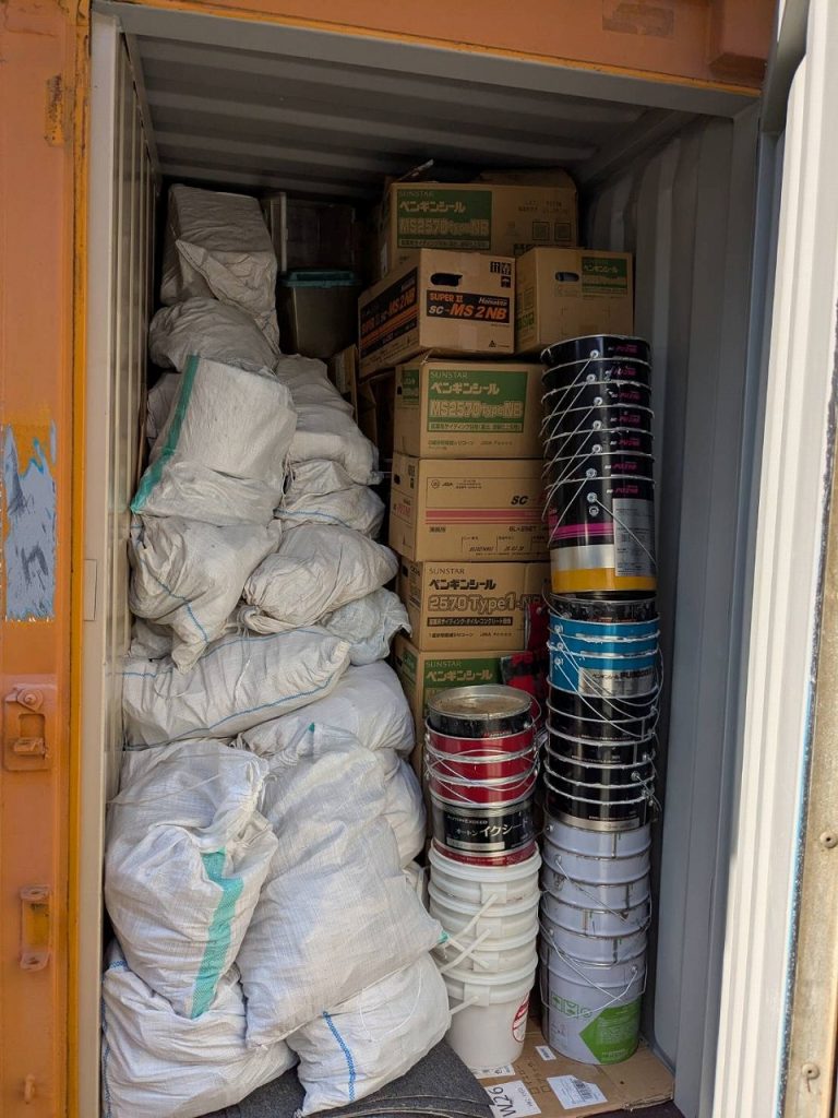 アールイーアップ　REUPは産業廃棄物（屋根材・ゴムアスルーフィング）の混合廃棄物を、収集運搬・処理を行います。